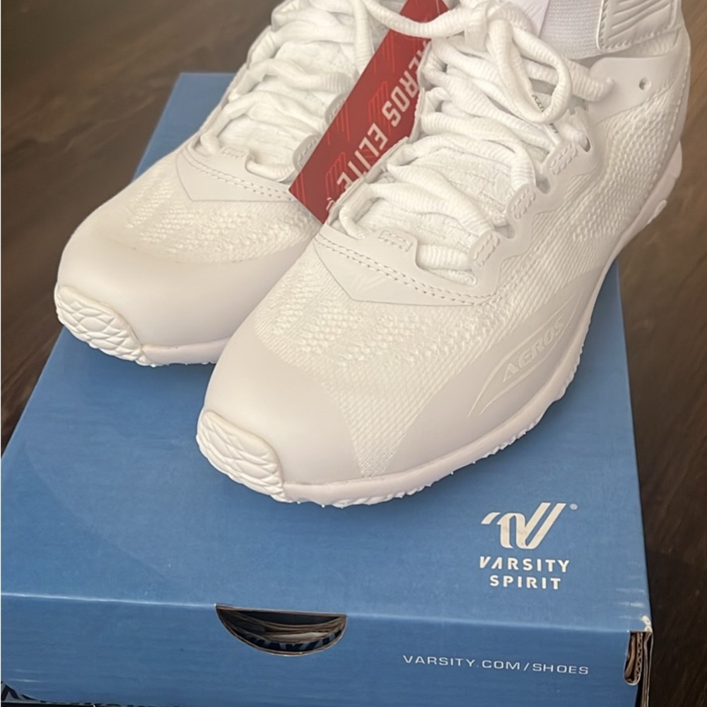 Varsity Aeros Elite cheer shoes NWT